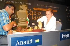 GMs Viswanathan Anand and Judit Polgar battle in Mainz Rapid 2003. Photo by Franz Jittenmeier (www.echecs.international.com)
