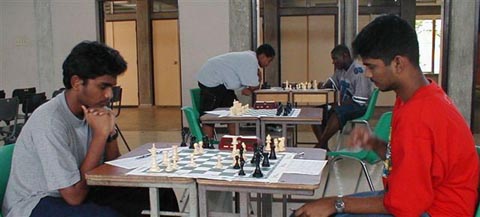 Muralidhar Areti (BAR) vs. Imran Hosein (TRI). Copyright © 2002, Barbados Chess Federation.