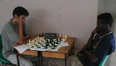 Allan Munro (TRI) vs. Justin Kirton (BAR) in a crucial  7th round match. Copyright © 2002, Barbados Chess Federation.