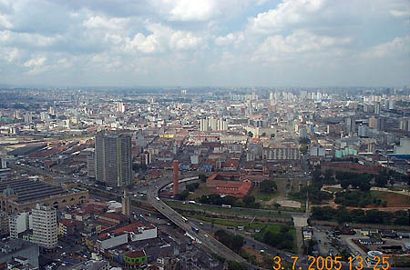 View from atop Central Park Residence Hotel (Alameda Ministro Rocha Azevedo). Copyright © 2005, Daaim Shabazz.