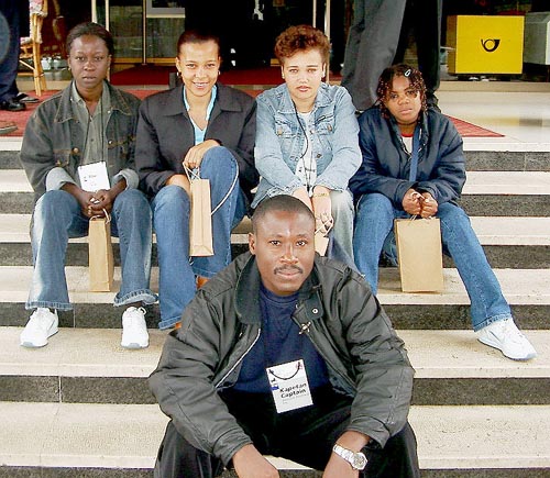 Angola Women's Team (from left to right) Eduarda Duarte (Bd. 1), Sandra Venancio (Bd. 2), Flora Alfonso (Bd. 3) and Edna Gomes (Bd. 4); (seated front) Manuel Andrade (captain). Copyright  Jerry Bibuld, 2002.