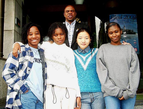 Jamaica's Women’s Team. (front row, from left to right) Maria Palmer (Bd. 1), Deborah Richards (Bd. 2), Zhu Hui (Bd. 3) and Vanessa Thomas (Bd. 4); (in the rear) Ian Wilkinson (captain). Copyright © Jerry Bibuld, 2002.