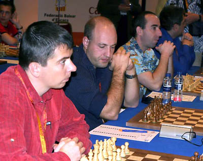 USA team preparing to face India in 2004 Olympiad. Alexander Onischuk, Alexander Shabalov, Alexander Goldin, Igor Novikov. Photo by Paul Truong..