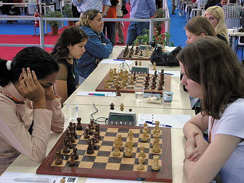 Cuba-Belarus (women). Copyright  2006, Daaim Shabazz.