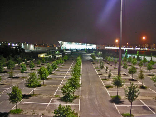 The Oval Lingotto at night. Copyright  2006, Daaim Shabazz.