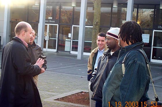 Winner GM Alexander Shabalov chats with GM Maurice Ashley. Copyright © 2003, Daaim Shabazz.