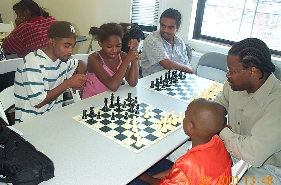 Top: FM Kenny Solomon and GM Maurice Ashley discuss finer points of the 64-square battle.