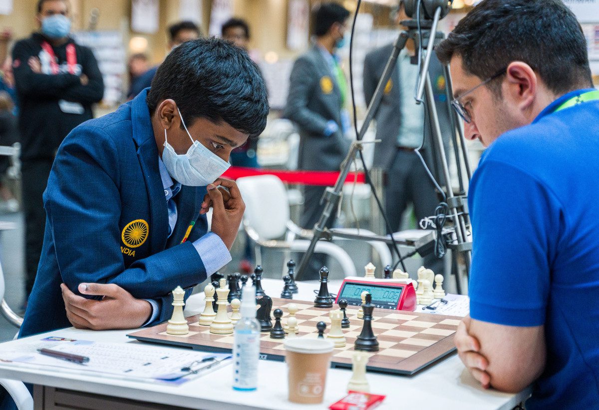 Indian Teen Dommaraju Gukesh Becomes Youngest To Beat Magnus Carlsen In  Online Chess Tournament