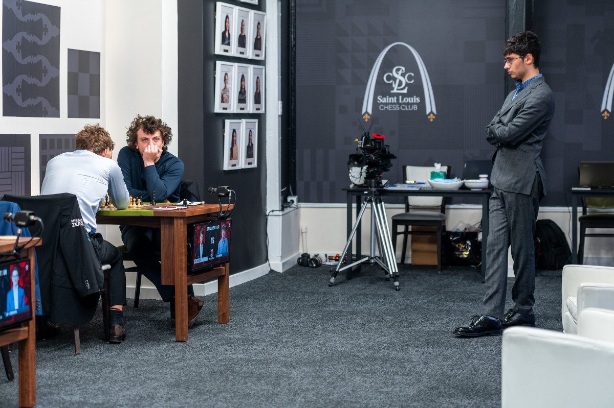 Magnus Carlsen vs Hans Niemann (2022) Where There's Moke, There's Fire