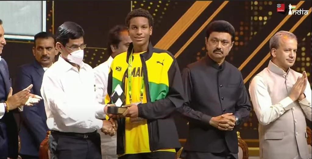 Shaw receives the 'Svetozar Gligoric Fair Play Award' at the closing ceremony of the Chess Olympiad in Chennai. Photo by ChessBase India