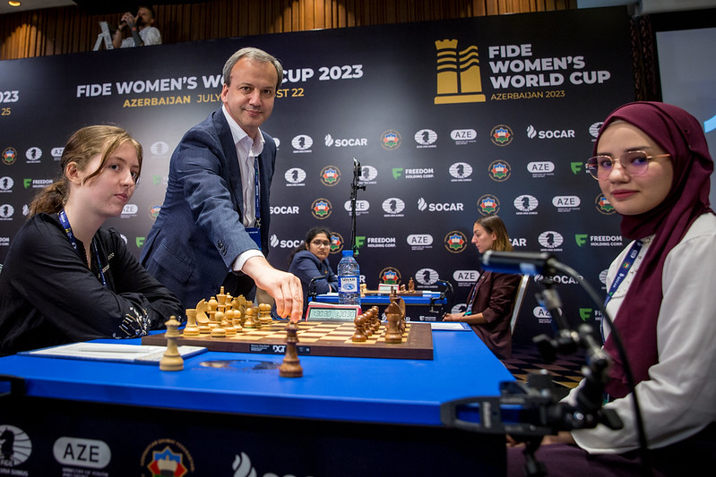 Arkady Dvorkovich making the ceremonial move at 2023 World Cup. Photos by Anna Shtourmann