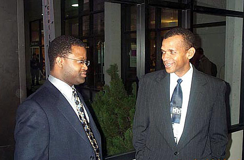 GM Maurice Ashley and IM-elect Stephen Muhammad conversing after having successfully completed the U.S. Chess Championship. Copyright © 2003, Daaim Shabazz.