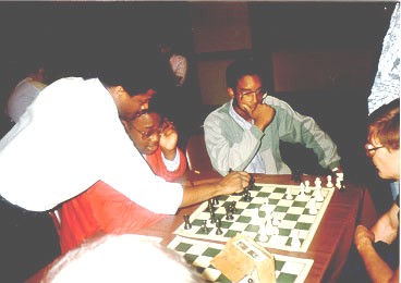 Maurice Ashley analyzing with R.O. Mitchell at 1989 U.S. Open. Copyright  1989, Daaim Shabazz.