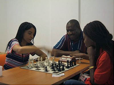 Former Nigerian Womens Champion Sylvia Chidi plays blitz with Rosemary Amadasun, current Nigerian champion and 1st board of the 2006 Olympiad team. Kunle Elegbede watches. Photo by Kunle Elegbede.