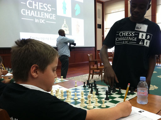 Josh Colas makes move on simul participant. Photo by WTOP Photo/Andrew Mollenbeck.