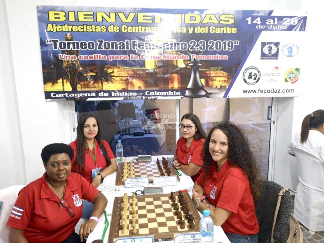 Tania Hernandez with Costa Rican teammates.