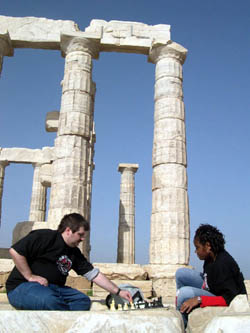 Lapshun and Parrilla play a game against a picturesque backdrop.