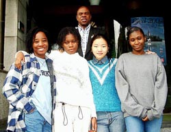 Ian Wilkinson (top) with 2002 Womens Olympiad team. Maria Bello (far left) with her Jamaican teammates, Deborah Richards, Zhu Hui and Vanessa Thomas. Copyright  2002, Jerry Bibuld.