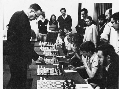 Dr. Max Euwe's giving a simul on his 1974 trip to South Africa. Photo courtesy of Keith Rust