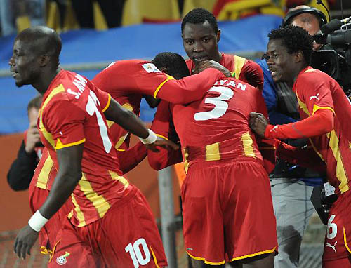 Asamoah Gyan (C) of Ghana celebrates with teammates after scoring in extra time during the 2010 World Cup round of 16 soccer match against the United States at Royal Bafokeng Stadium in Rustenburg, South Africa, on June 26, 2010. (Xinhua/Li Ga).