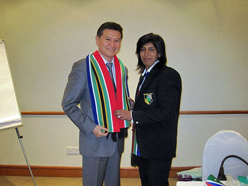 FIDE President Kirsan Ilyumzhinov is presented with a South African scarf by President of South Africa Chess Federation Ms. Emelia Ellappen.