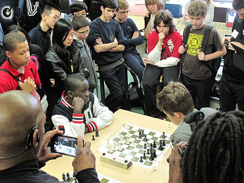 Justus Williams taking on his first 2800-level player in Magnus Carlsen. Photo by Elizabeth Spiegel.