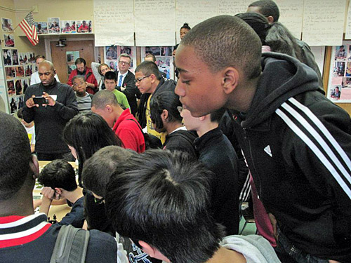 James Black Jr. watching Carlsen-Barayev blitz. Photo by Elizabeth Spiegel.