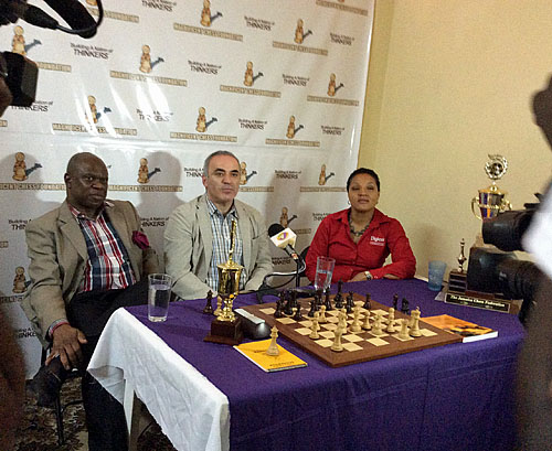 Ian Wilkinson with Garry Kasparov and Lisa Lewis Chairperson of DIGICEL Foundation, sponsor of the trip. Kasparov’s entourage includes his personal assistant Mig Greengard and journalist Leontxo Garcia. - See more at: https://www.thechessdrum.net/blog/2014/04/05/kasparov2014-campaigns-in-jamaica/comment-page-1/#comment-22142