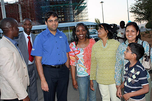 Anand poses with Tshepiso Lopang (center) and host of admirers. President of Botswana Federation stands on the left. Photo by Booster Galesekegwe.