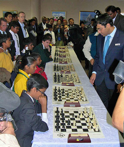 Anand giving a simultaneous exhbition to school children.