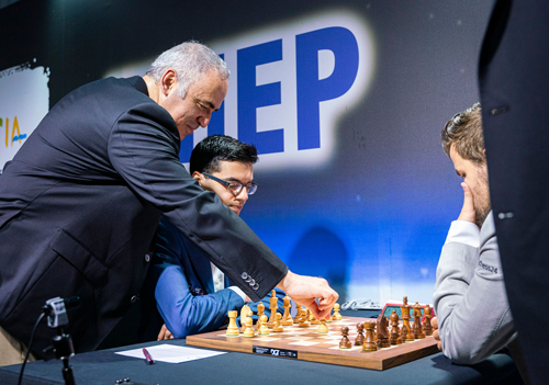 Garry Kasparov makes opening move in Giri-Carlsen prior to the beginning of the second Grand Chess Tour event in Zagreb, Croatia.