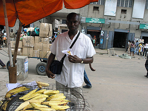 Stopped for some roasted plantains... tasty!