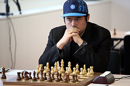 Hikaru Nakamura sporting a cap from Società e rosa del Calcio Napoli football club.