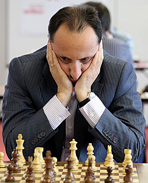 Topalov shares lead with Morozevich. Is he back?