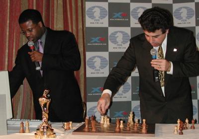 Photo: Garry Kasparov verses Deep Junior chess computer 6th match ends in  draw - 