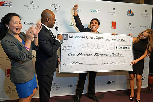 Amy Lee and Maurice Ashley present a triumphant Wesley So with the winner’s check. Photo by Paul Truong.