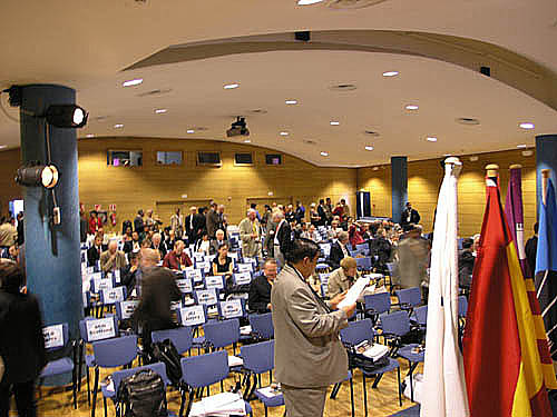 Delegates mixing, mingling and strategizing during the intermission.