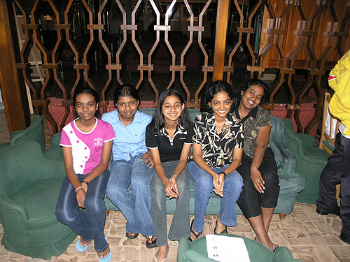 (left to right) Pramodi Senanayaka, U.G.Y. Methmalee, H. Konara, A.I. Liyanagedara, G.V.Wijesuriya