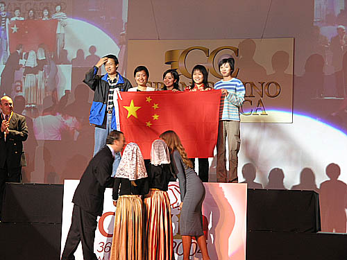 China wins again! (L-R) Ye Jiangchuan (captain), Xie Jun, Xu Yuhua, Zhao Xue, Huang Qian