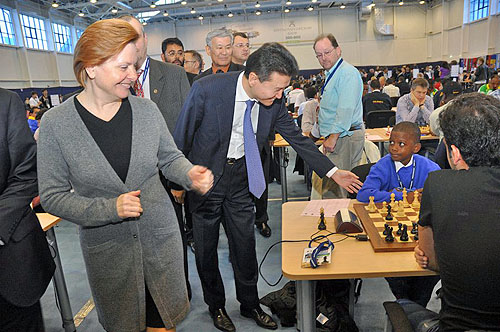 11-year old Eli Louise of the Seychelles being greeted by FIDE President, Kirsan Ilyumzhinov. Photo by ugra-chess.com.