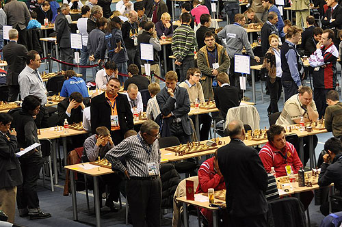 Heated battles in Round #6. Photo by ugra-chess.com.