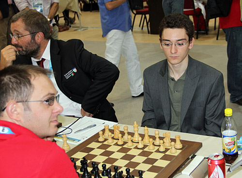 Prodigy Desk - Did you know? Grandmaster Fabiano Caruana uses a height  adjustable desk as he prepares for his Chess Championships.