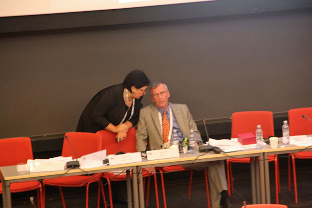 Freeman received a lot of criticism for his comments. He is consulted by a member of FIDE Staff.