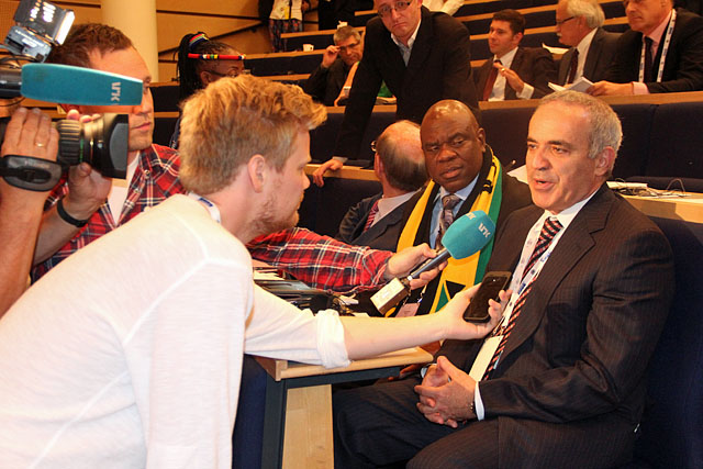 Kasparov being interviewed after defeat.