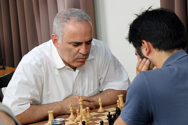 Technical hazard trips up Kasparov as Carlsen and Nakamura battle