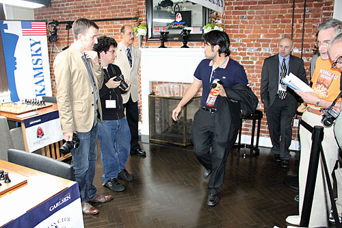 Nakamura arrives for showdown against Carlsen.