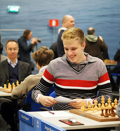 Richard Rapport has quite a bit to smile about so far. Photo by tatasteelchess.com.