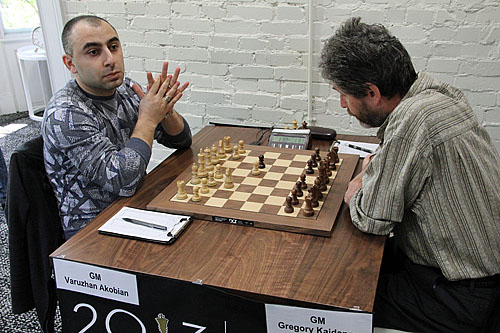 GM Varuzhan Akobian vs. GM Gregory Kaidanov, 1-0. 