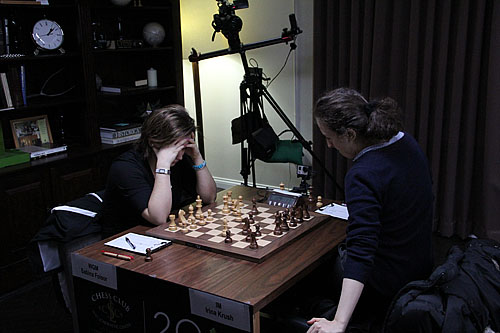 Irina Krush (right) was unable to break through against Sabina Foisor. Her lead has been whittled to a mere half-point.