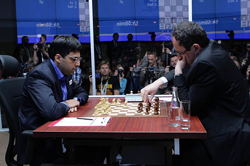 Anand is about to face Gelfand's Grunfeld Defense. Photo by Alexey Yushenkov.